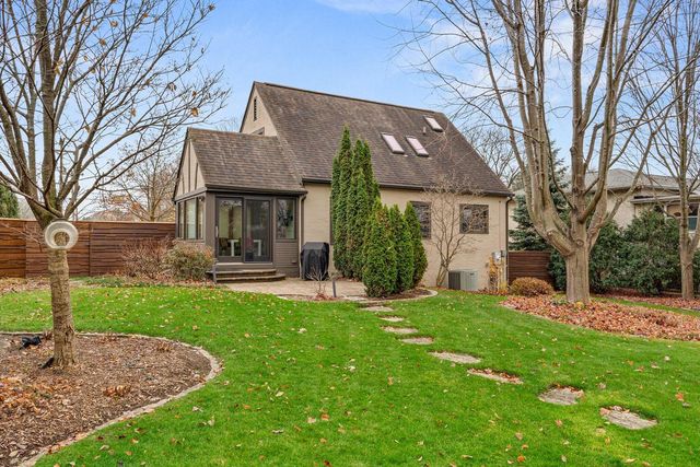 2707 Main STREET, La Crosse, WI 54601