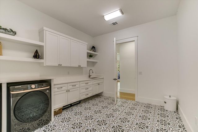 400 Creekside DR, Buda, TX 78610
