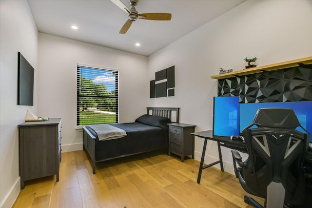 400 Creekside DR, Buda, TX 78610