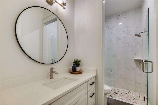 400 Creekside DR, Buda, TX 78610