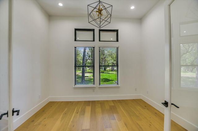 400 Creekside DR, Buda, TX 78610