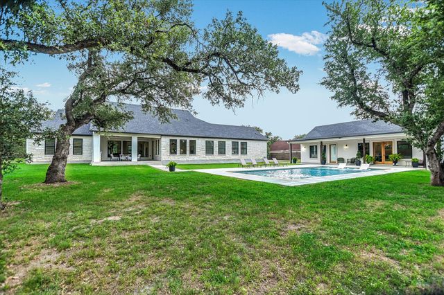 400 Creekside DR, Buda, TX 78610