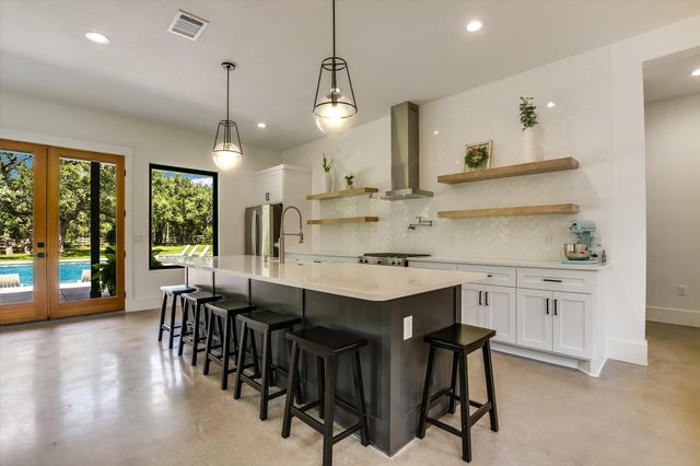 400 Creekside DR, Buda, TX 78610