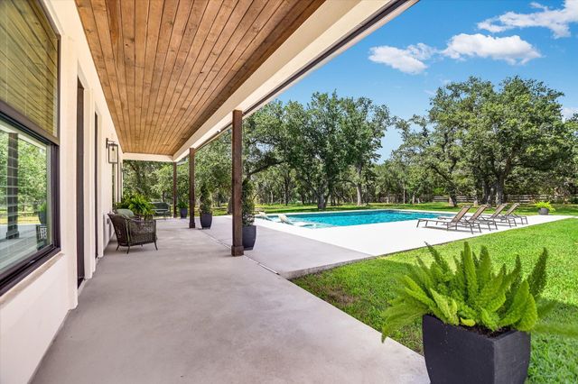 400 Creekside DR, Buda, TX 78610