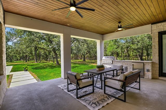 400 Creekside DR, Buda, TX 78610