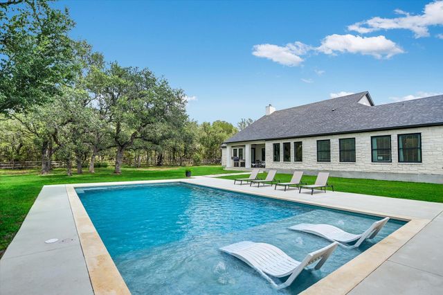 400 Creekside DR, Buda, TX 78610