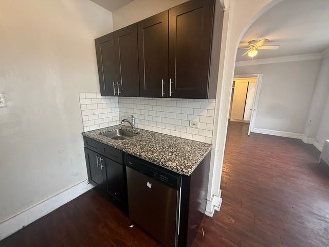6748 N Ashland Avenue 512, Chicago, IL 60626