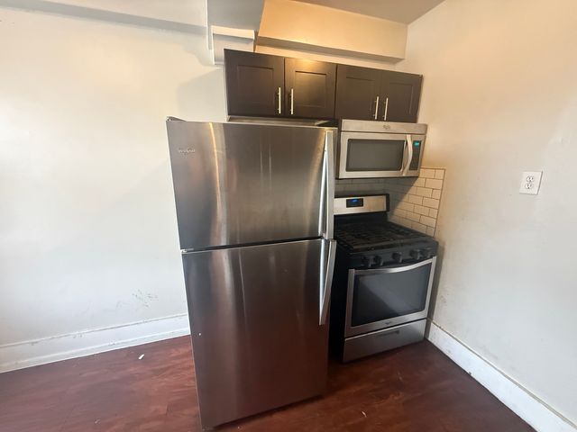 6748 N Ashland Avenue 512, Chicago, IL 60626