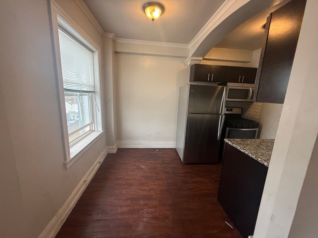 6748 N Ashland Avenue 512, Chicago, IL 60626