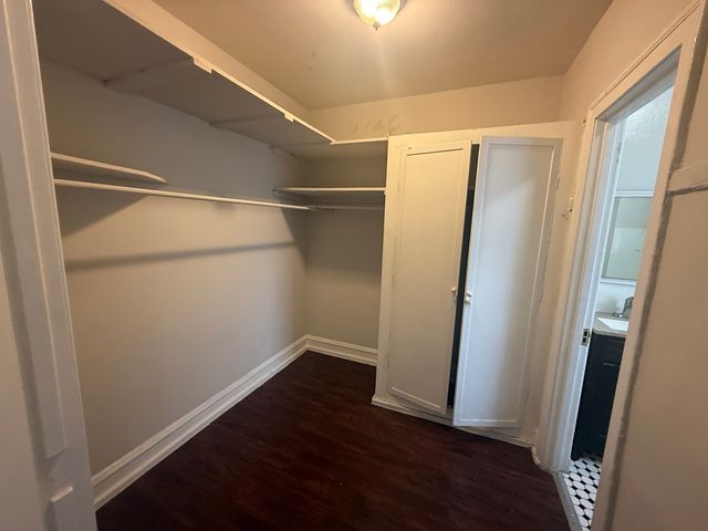 6748 N Ashland Avenue 512, Chicago, IL 60626