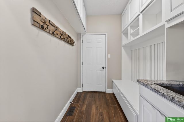 17610 T Street, Omaha, NE 68135