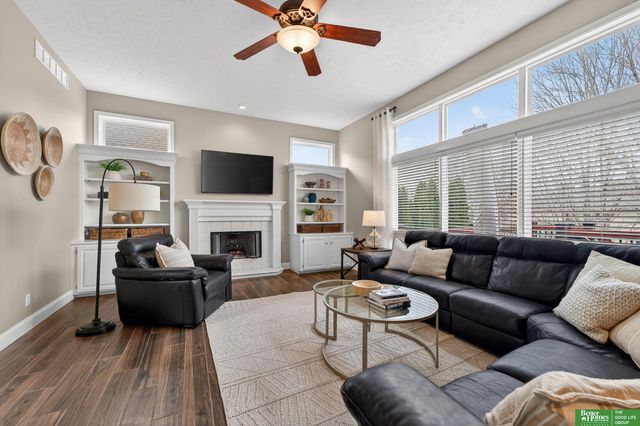 17610 T Street, Omaha, NE 68135