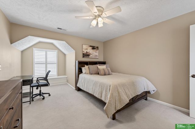 17610 T Street, Omaha, NE 68135