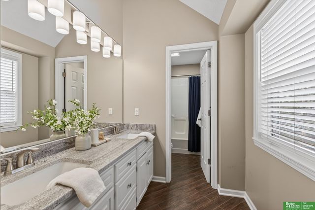 17610 T Street, Omaha, NE 68135