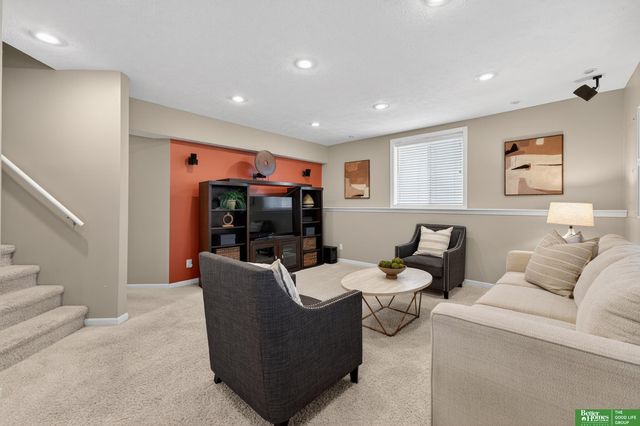 17610 T Street, Omaha, NE 68135