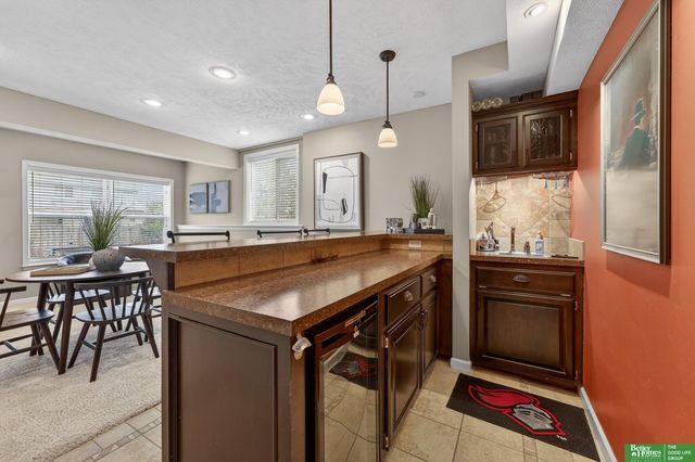 17610 T Street, Omaha, NE 68135