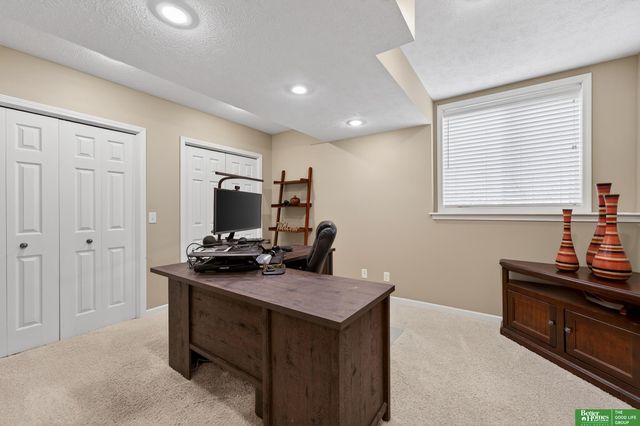 17610 T Street, Omaha, NE 68135