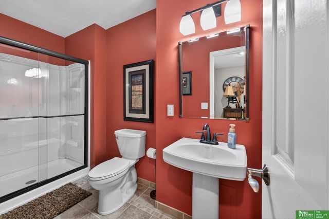 17610 T Street, Omaha, NE 68135