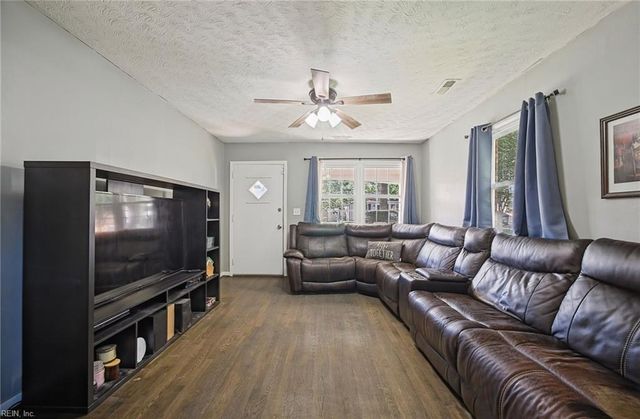 718 Osborn AVE, Chesapeake, VA 23325