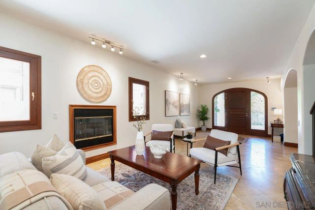 14238 Via Michelangelo, San Diego, CA 92129