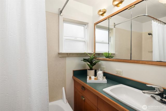 548 NE 102nd Street, Seattle, WA 98125