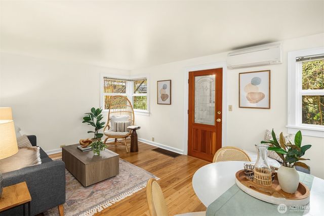 548 NE 102nd Street, Seattle, WA 98125