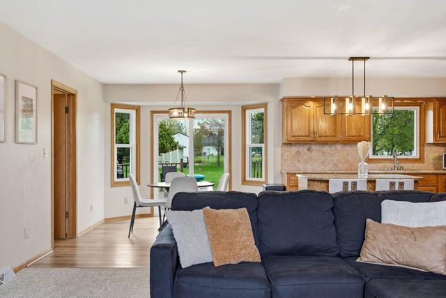 642 Small Farm ROAD, Mukwonago, WI 53149