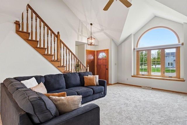 642 Small Farm ROAD, Mukwonago, WI 53149