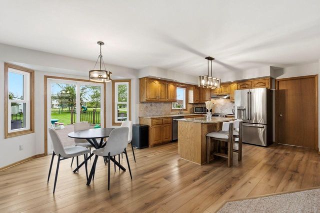 642 Small Farm ROAD, Mukwonago, WI 53149
