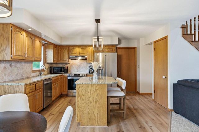 642 Small Farm ROAD, Mukwonago, WI 53149