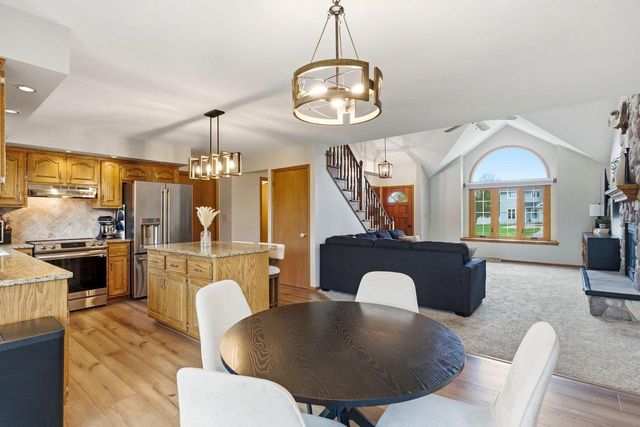 642 Small Farm ROAD, Mukwonago, WI 53149
