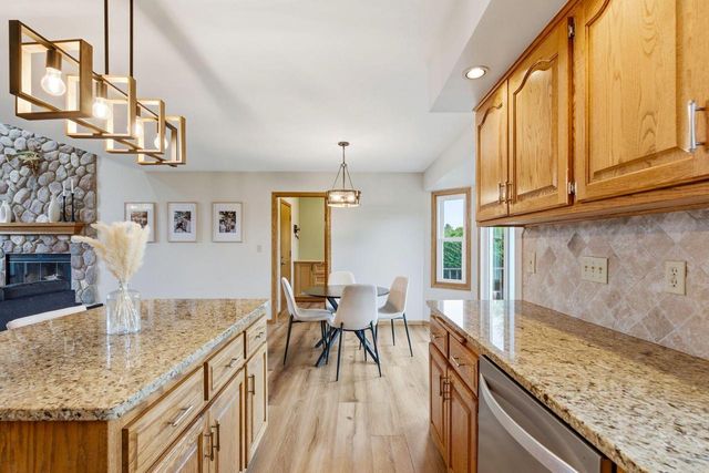 642 Small Farm ROAD, Mukwonago, WI 53149