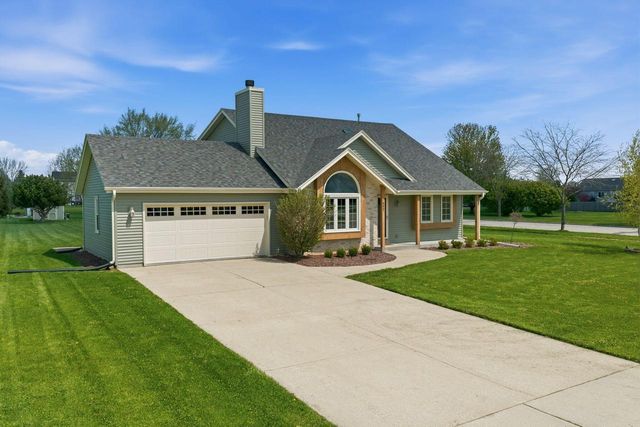 642 Small Farm ROAD, Mukwonago, WI 53149