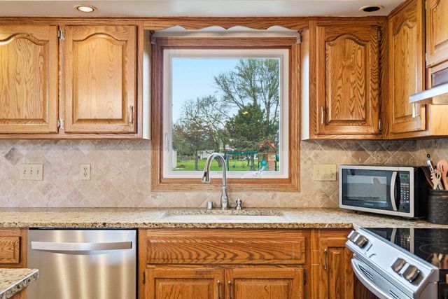 642 Small Farm ROAD, Mukwonago, WI 53149