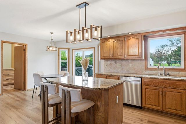 642 Small Farm ROAD, Mukwonago, WI 53149