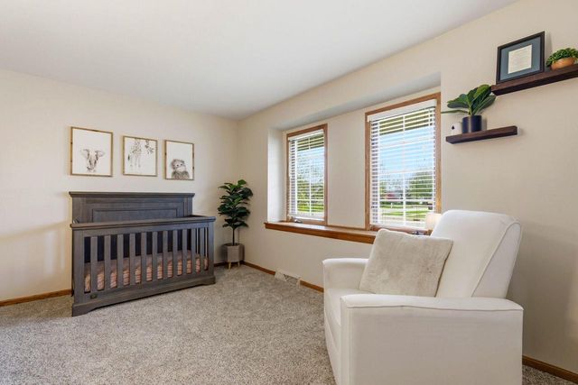 642 Small Farm ROAD, Mukwonago, WI 53149