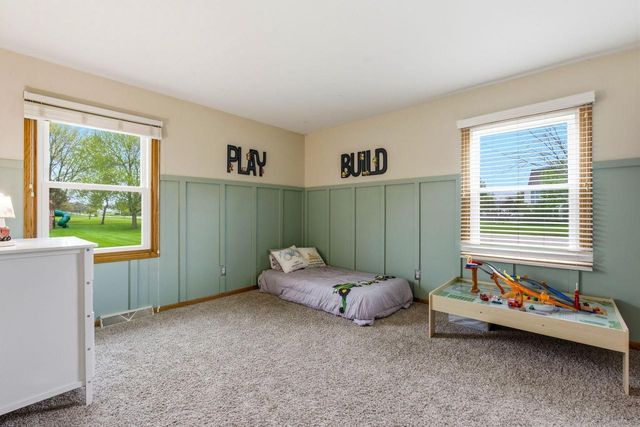 642 Small Farm ROAD, Mukwonago, WI 53149