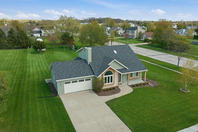 642 Small Farm ROAD, Mukwonago, WI 53149