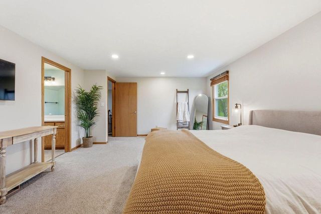 642 Small Farm ROAD, Mukwonago, WI 53149