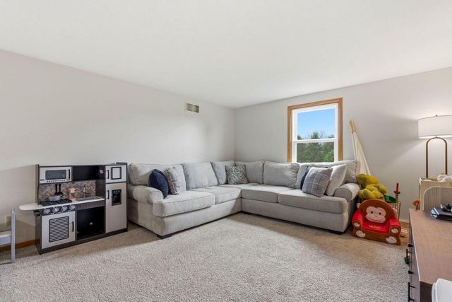642 Small Farm ROAD, Mukwonago, WI 53149