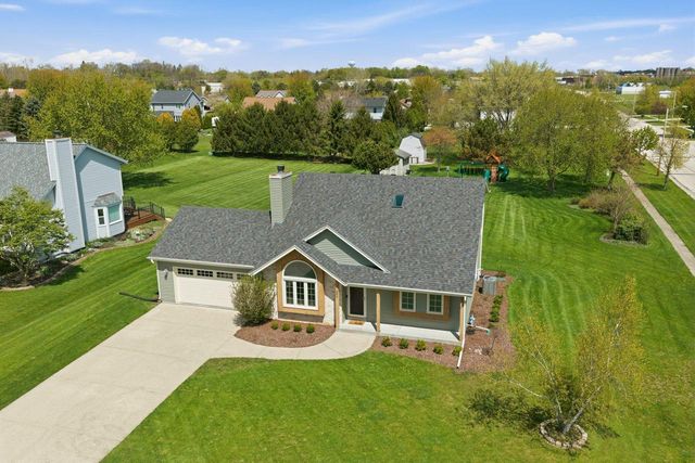 642 Small Farm ROAD, Mukwonago, WI 53149