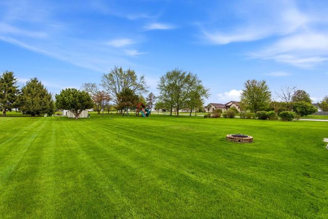 642 Small Farm ROAD, Mukwonago, WI 53149
