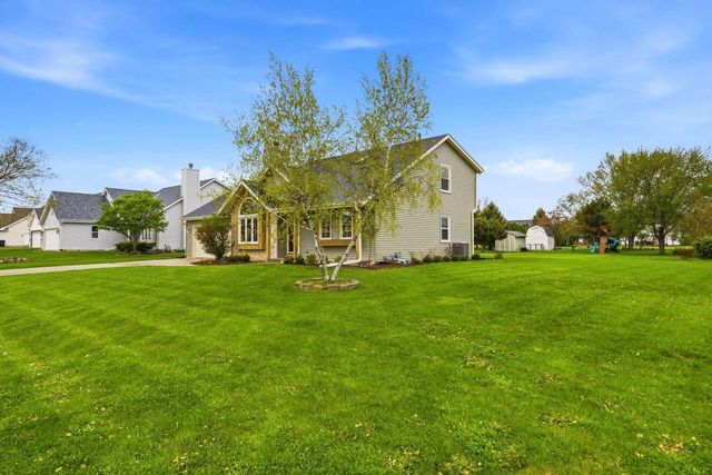 642 Small Farm ROAD, Mukwonago, WI 53149