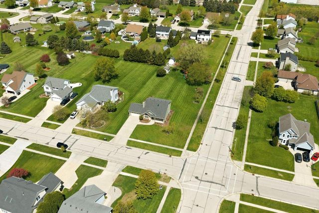 642 Small Farm ROAD, Mukwonago, WI 53149