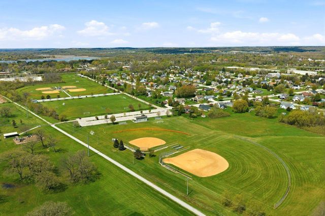 642 Small Farm ROAD, Mukwonago, WI 53149