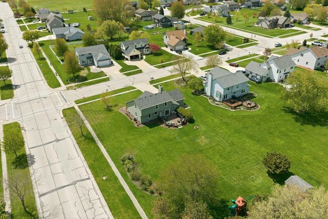 642 Small Farm ROAD, Mukwonago, WI 53149