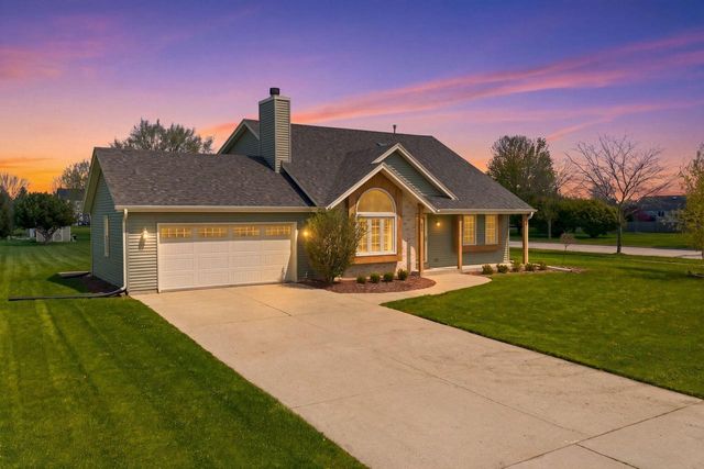 642 Small Farm ROAD, Mukwonago, WI 53149
