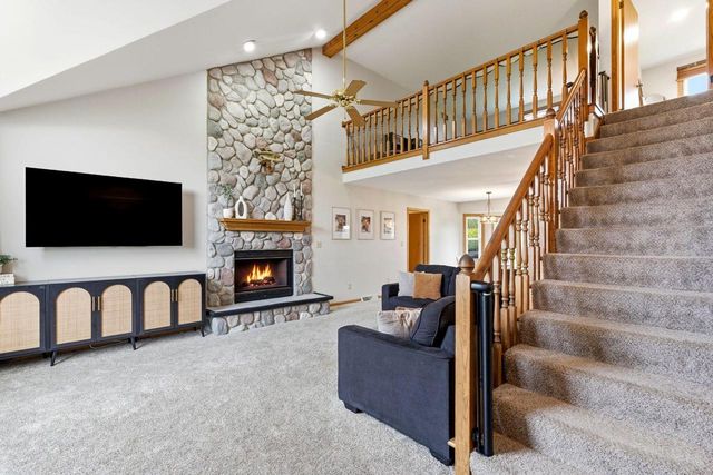 642 Small Farm ROAD, Mukwonago, WI 53149