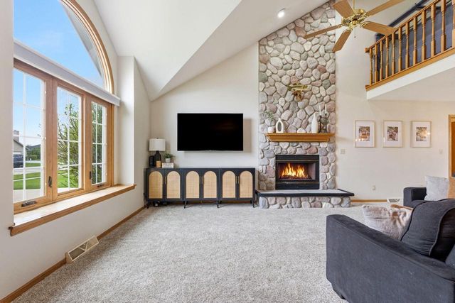 642 Small Farm ROAD, Mukwonago, WI 53149