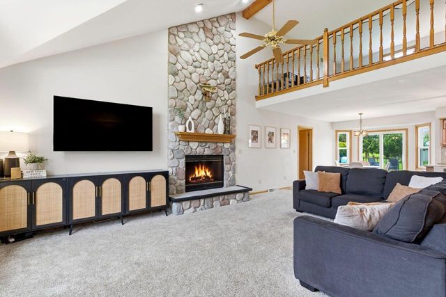 642 Small Farm ROAD, Mukwonago, WI 53149